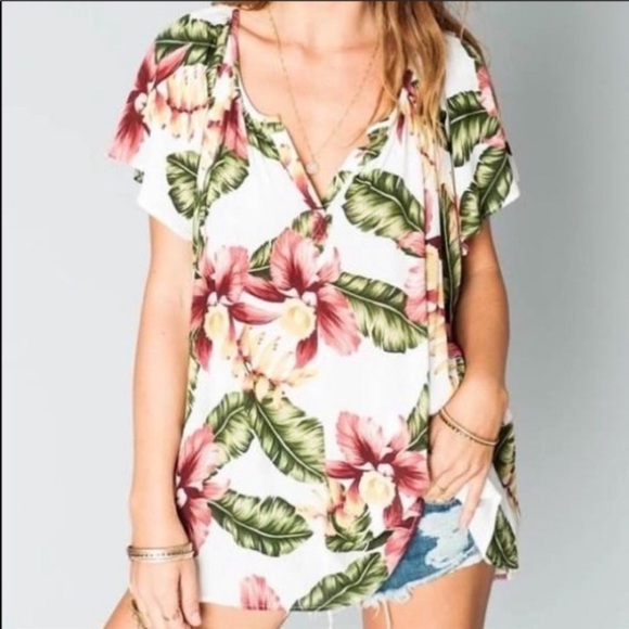 Show me your Mumu flowy Hawaiian blouse size small - Picture 3 of 8